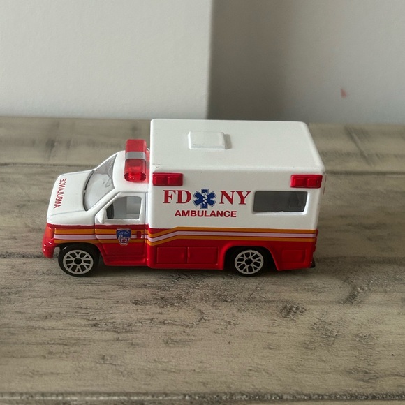 🚒🚨FDNY Lot of Transportation Vehicles with accessories🚑🚨 - Picture 2 of 13